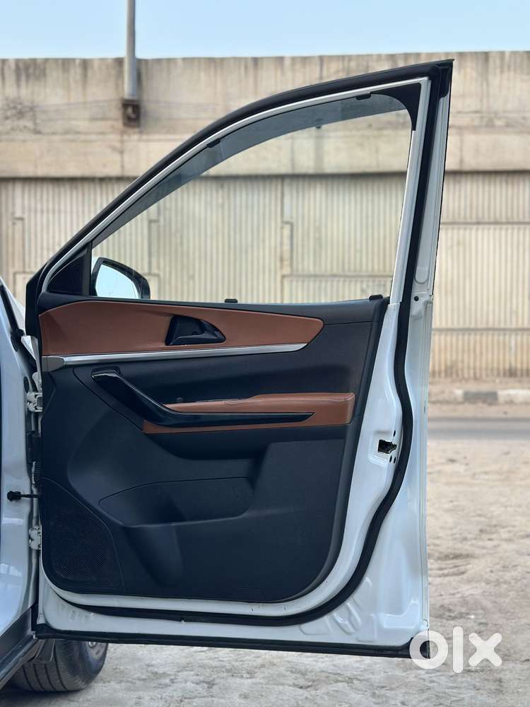 Mahindra Xuv700 2.2 Ax 5 Diesel At Str, 2022, Diesel