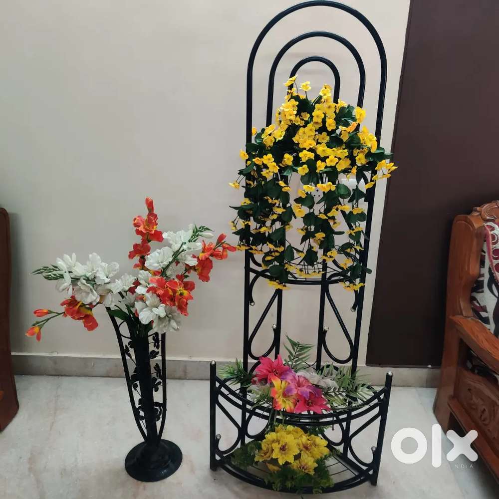 Centre stand for flower decoration