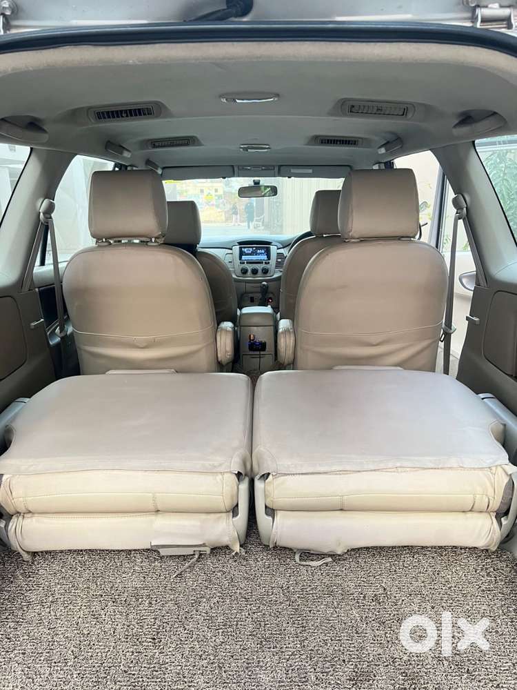 Toyota Innova 2.5 G Diesel  1.05 Lakh Km  Full Toyota Service Record