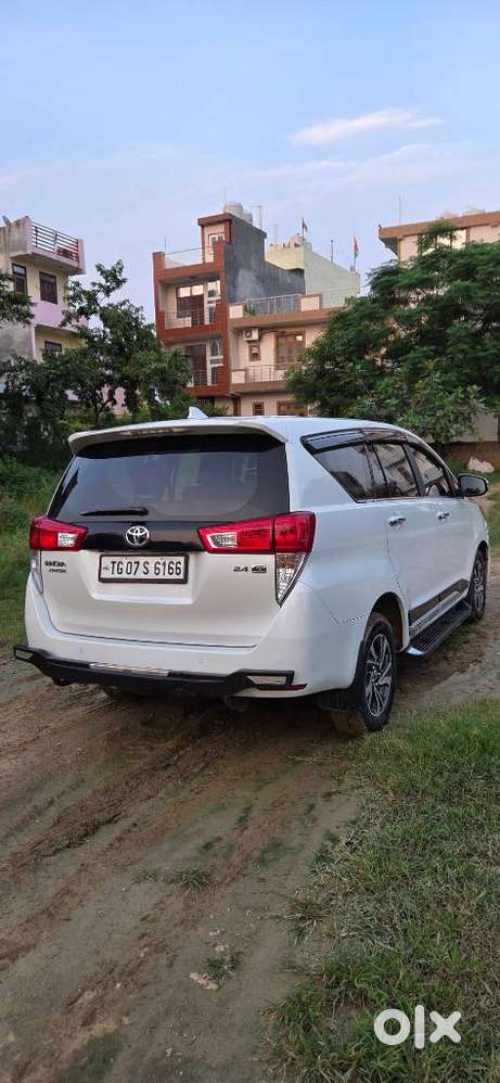 Toyota Innova Crysta [2020-ongoing] 2.4 Gx 8 Str, 2025, Diesel