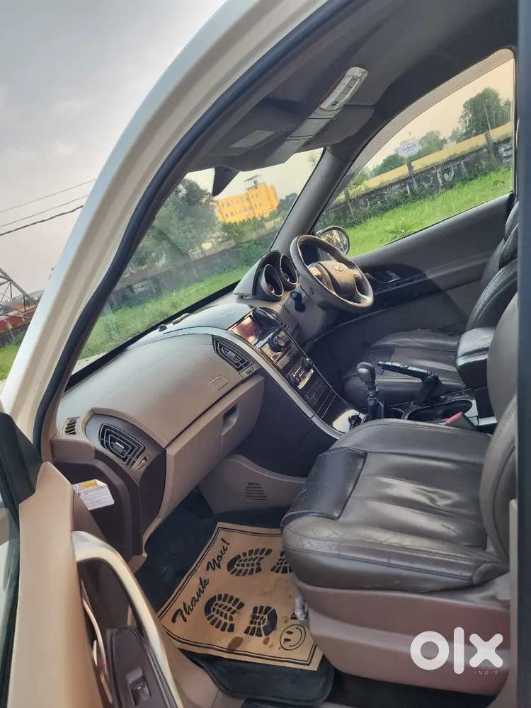 Mahindra Xuv W8
Airbags 
Central Lock 
Cruise Control