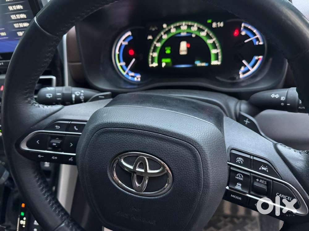 Toyota Innova Crysta 2.8 Zx At 7 Seater, 2025