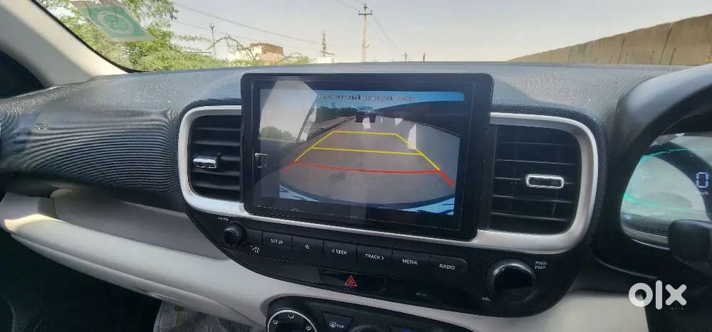 Hyundai Venue 2025 Petrol 4000 Km Driven