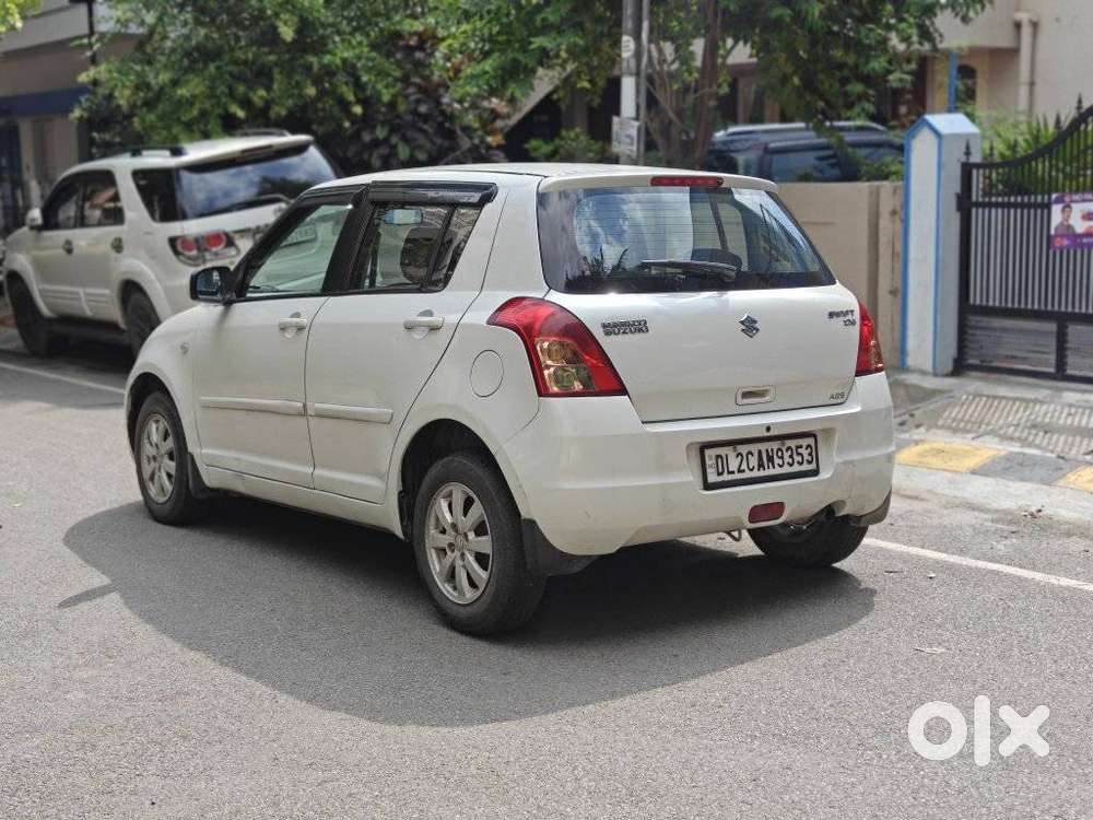 Maruti Suzuki Swift Vvt Zxi, 2012, Petrol