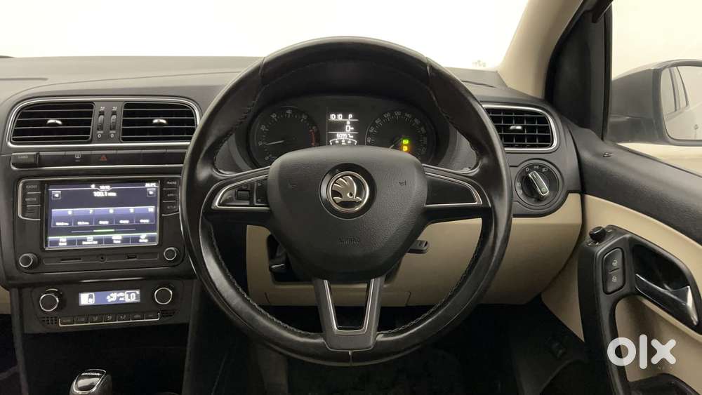 Skoda Rapid 1.6 Mpi At Style, 2017, Petrol