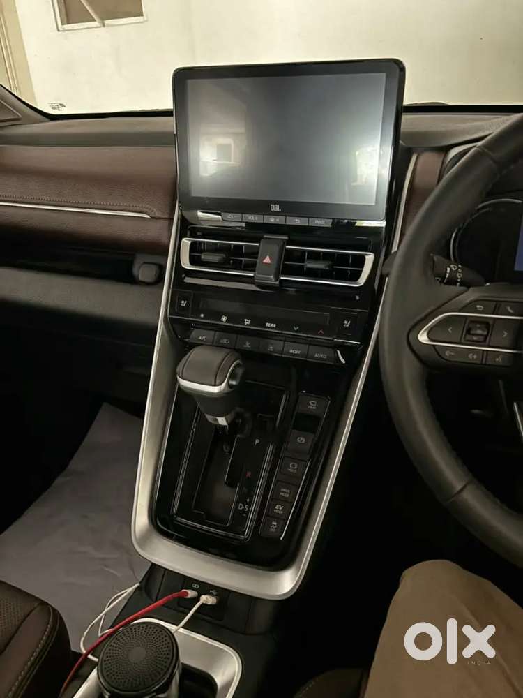 Toyota Innova Hycross 2025 - 1200 Kms