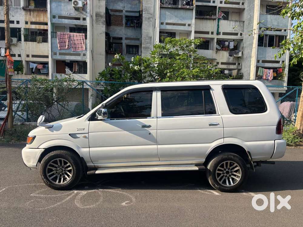 Chevrolet Tavera Lt 10 Seater Bsiii, 2013, Diesel