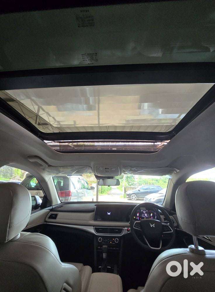 Mahindra Xuv700 2.2 Ax 7 Diesel At Str, 2023, Petrol