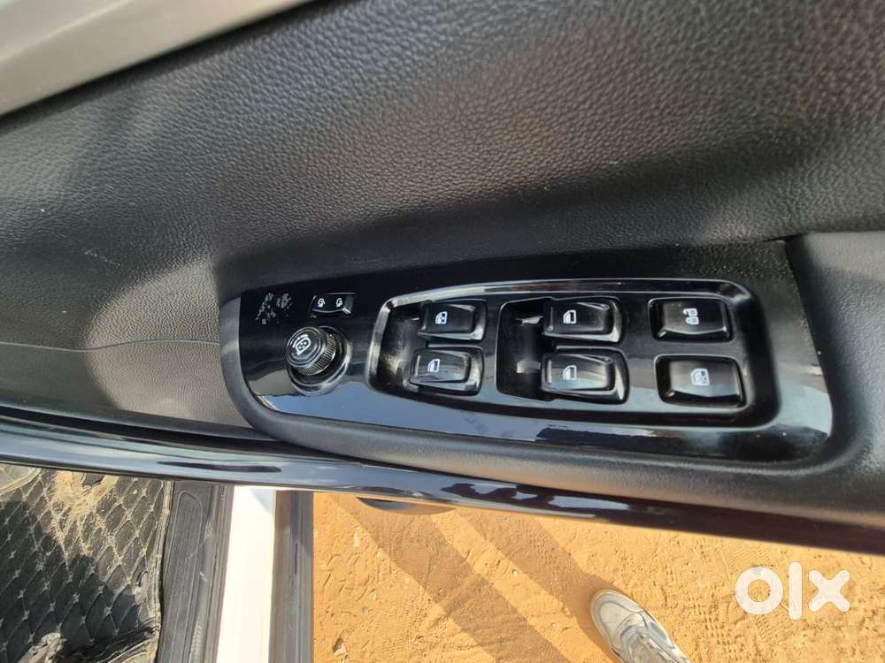 Mahindra Xuv700 2.0 Ax 7 Petrol At Luxury Pack Str, 2024, Petrol