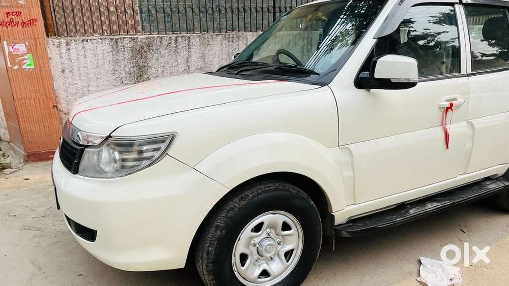 Tata Safari Storme 2015