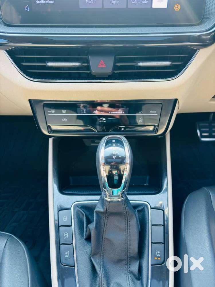 Skoda Slavia 1.0 Tsi Style At, 2022, Petrol