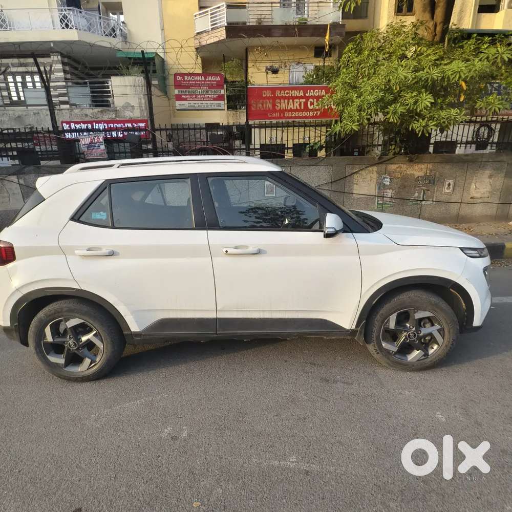 Mint Condition Venue With Sunroof And Cruise Control