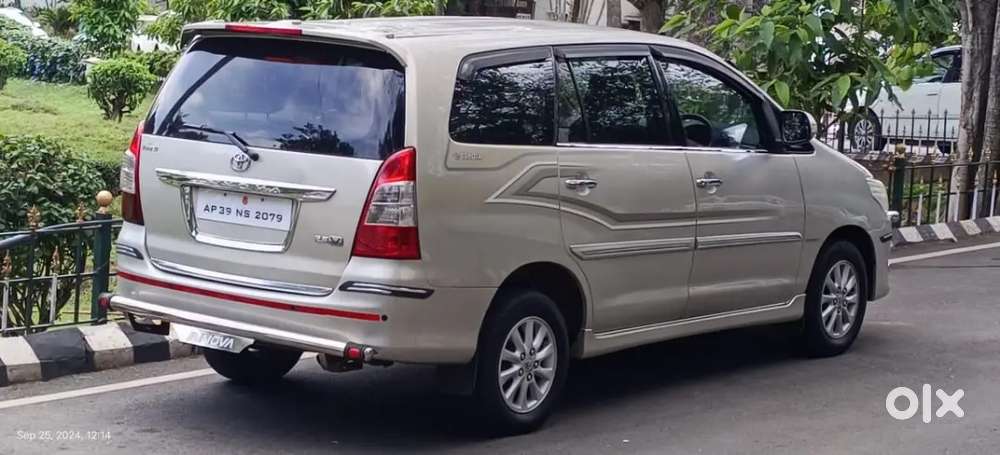 Toyota Innova 2.5 V 2012 Diesel Manual
