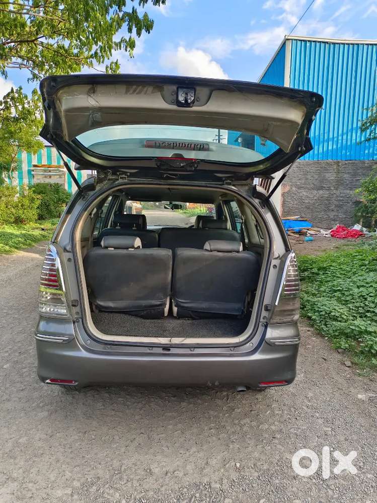 Toyota Innova 2011