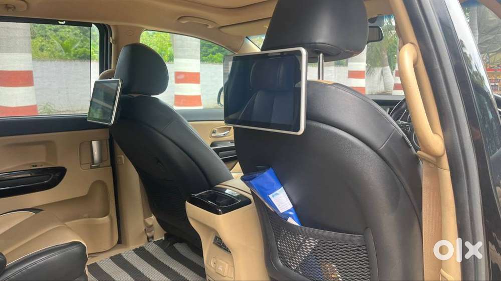 Kia Carnival 7 Seater Limousine