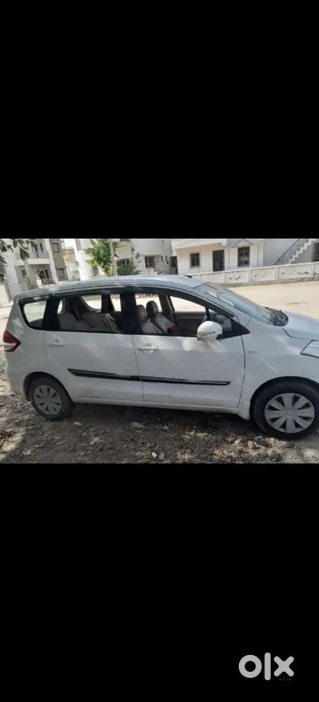 गाड़ी अच्छी कंडीशन में हे।