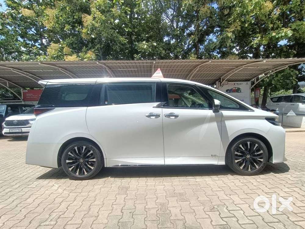 Toyota Vellfire Vip – Executive Lounge, 2024