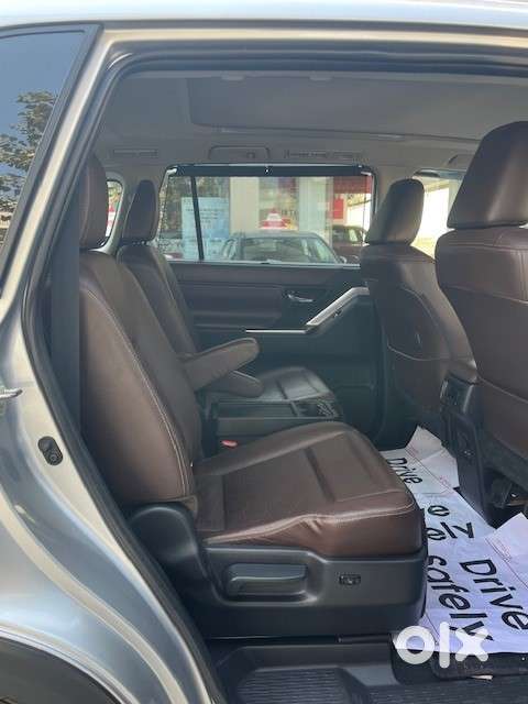 Toyota Innova Hycross 2.0 Zx (o) Hybrid 7 Str, 2023