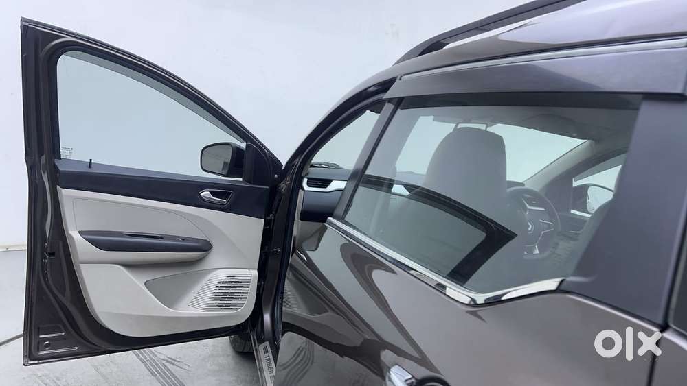 Renault Triber Rxz, 2022, Petrol