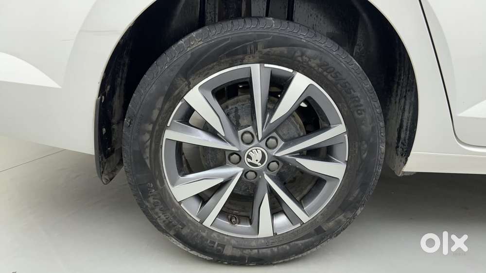 Skoda Slavia Style 1.0l Tsi At, 2022, Petrol