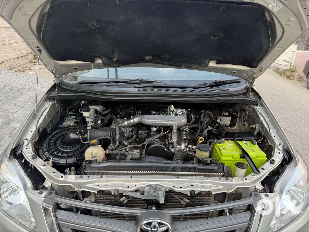 Toyota Innova 2.5 G (diesel) 8 Seater Bs Iv, 2015, Diesel