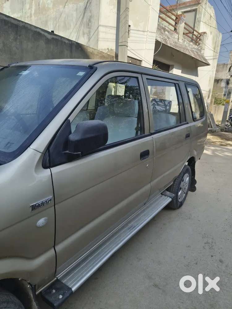 Tavera Top Model 7 Seater