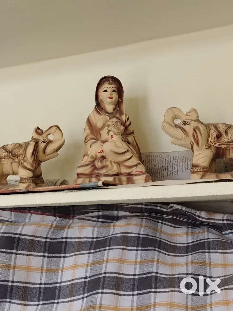 Mother and son statue