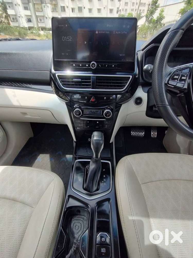Mahindra Xuv 3xo Ax7l 1.2 Petrol At (pg), 2024, Petrol