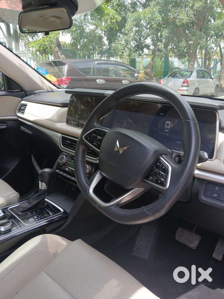 Mahindra Xuv700 2.2 Ax 7 Diesel At Str, 2022, Diesel