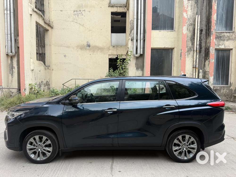 Toyota Innova Hycross 2.0 Zx Hybrid 7 Str, 2025, Petrol