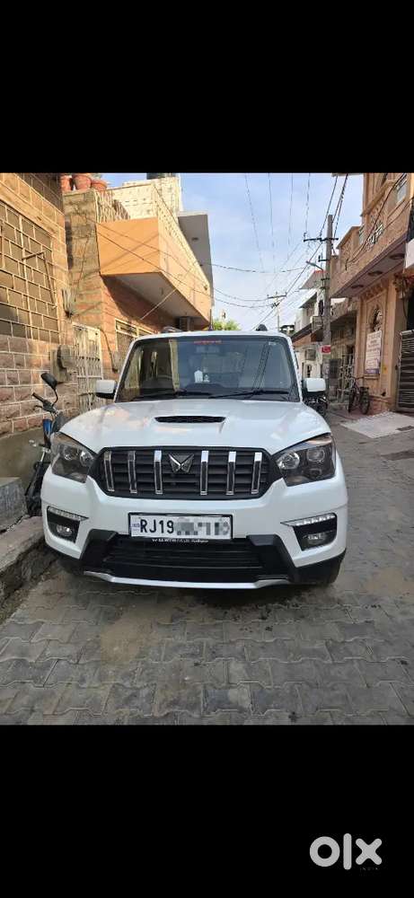 Mahindra Scorpio Classic S11