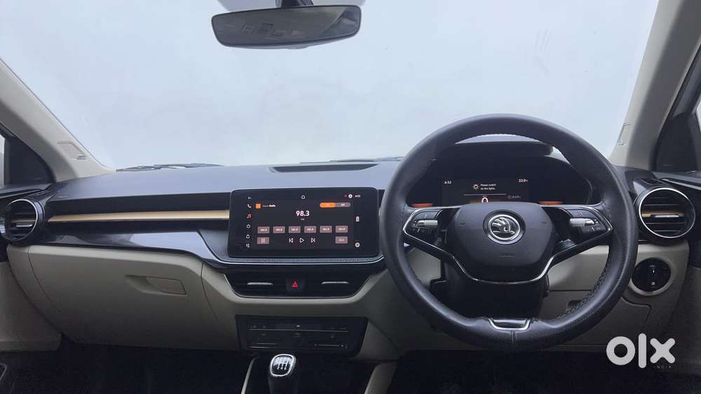 Skoda Slavia Style 1.0l Tsi Mt, 2022, Petrol