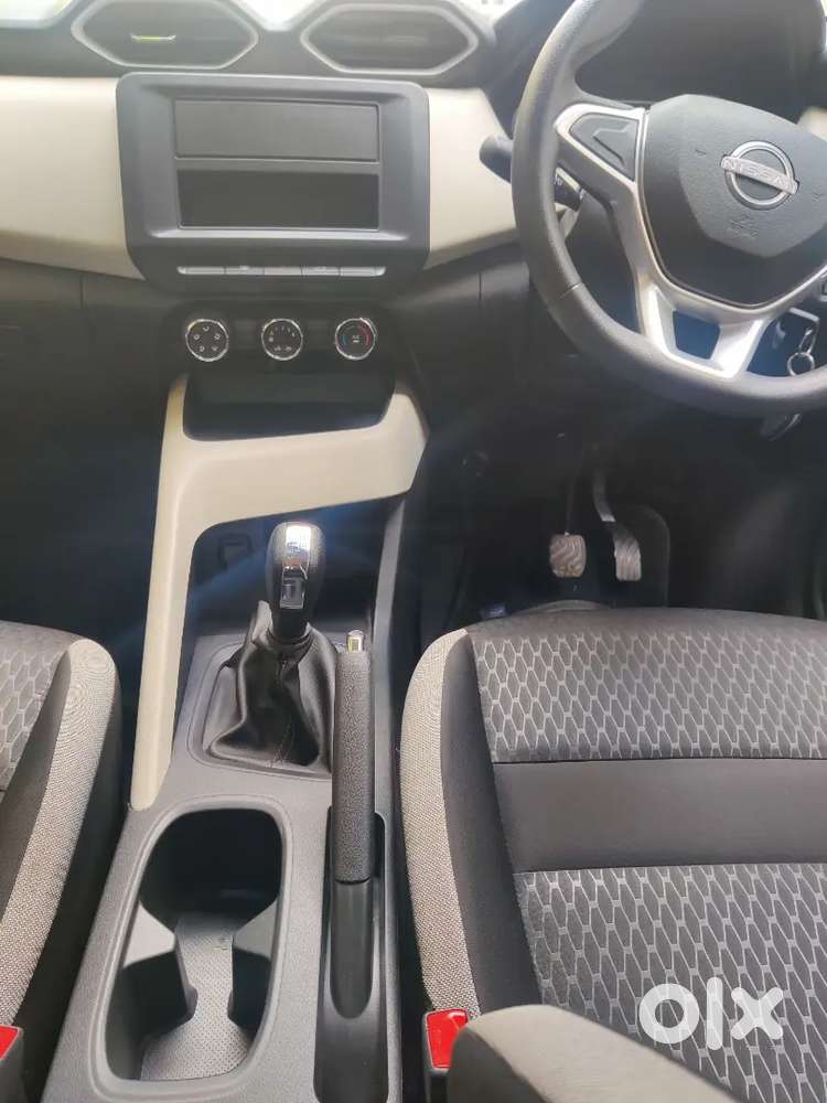 Nissan Magnite 1.0 Xe Amt Ez Shift 2024
