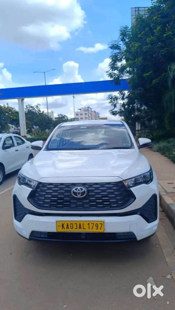 Toyota Innova Hycross 2023