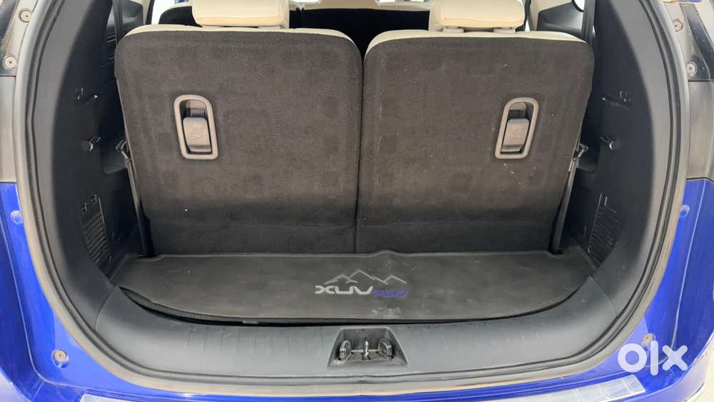 Mahindra Xuv700 Ax 5 Petrol Mt 7 Str (e), 2023, Petrol