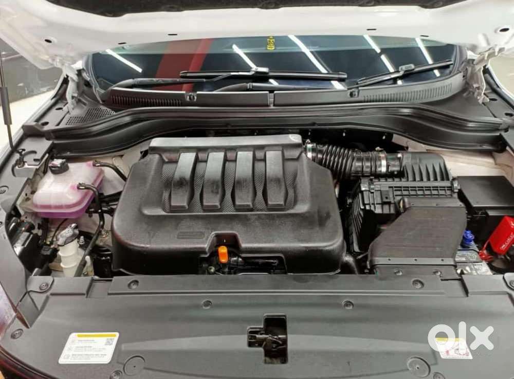 Mahindra Xuv700 Ax7 Petrol Mt (2022) - 20,000 Km