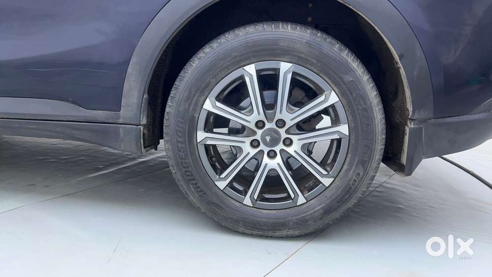 Mahindra Xuv700 2.0 Ax 7 Petrol Mt Str, 2024, Petrol