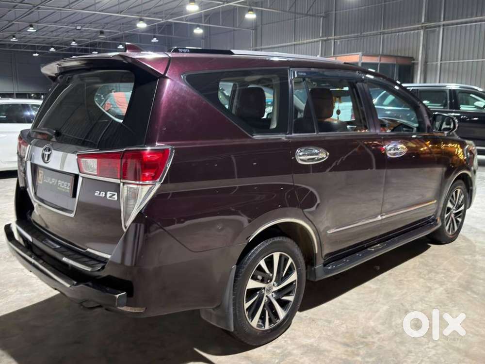 Toyota Innova Crysta 2.8 Zx At 7 Seater, 2016, Diesel