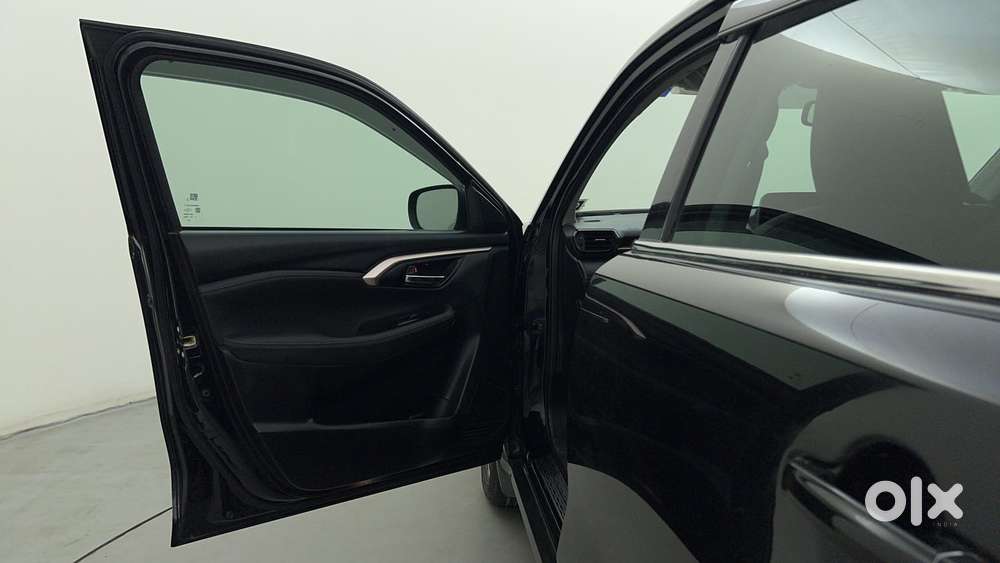 Maruti Suzuki Grand Vitara 1.5 Alpha Plus Intelligent Hybrid Ecvt, 2..