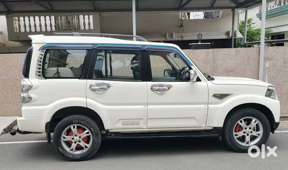 Mahindra Scorpio S10