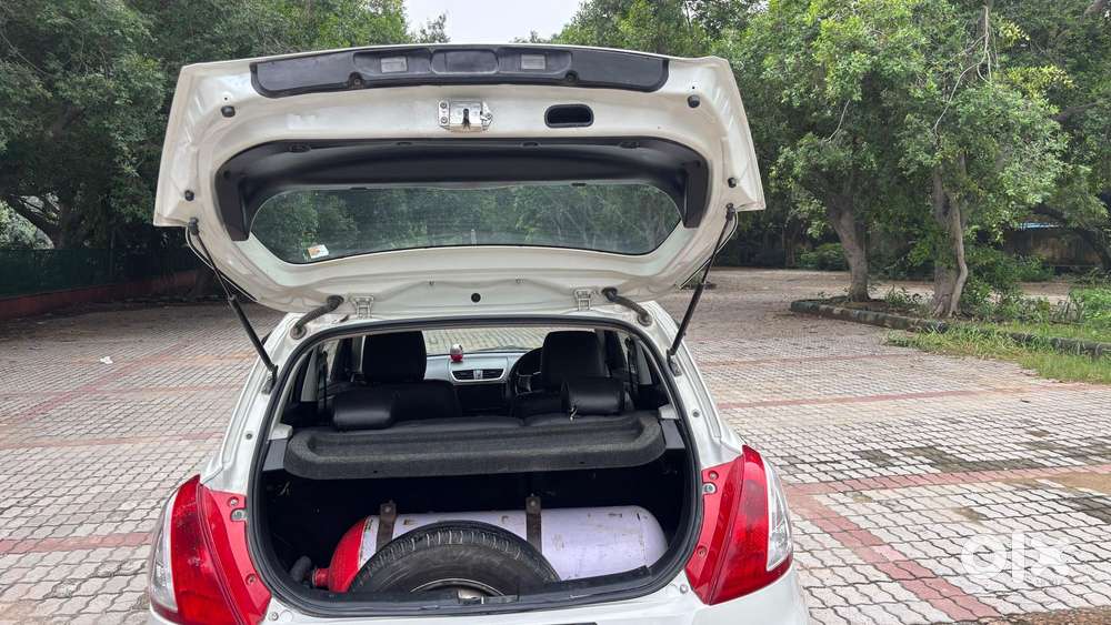Maruti Suzuki Swift Lxi Optional-o, 2017, Cng & Hybrids