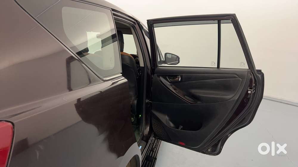 Toyota Innova Crysta 2.4 G Plus Mt 8 Str, 2019, Diesel