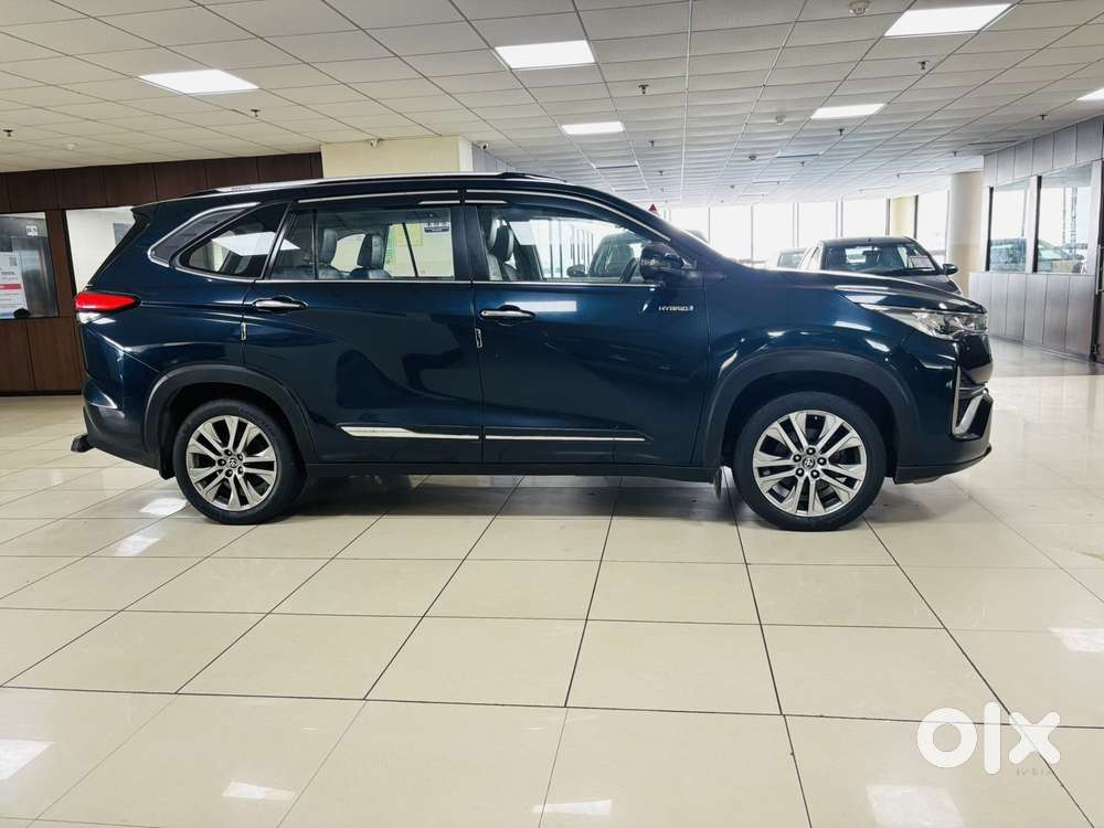 Toyota Innova Hycross 2.0 Zx (o) Hybrid 7 Str, 2023, Cng & Hybrids