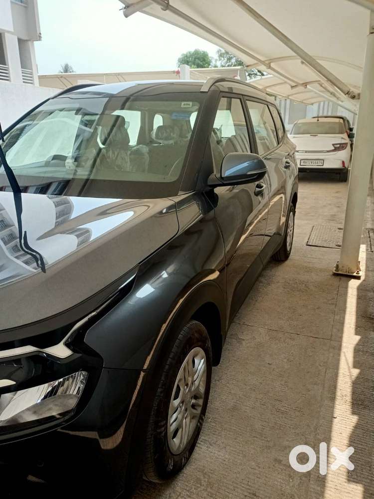 Kia Carens 2023 Petrol Well Maintained