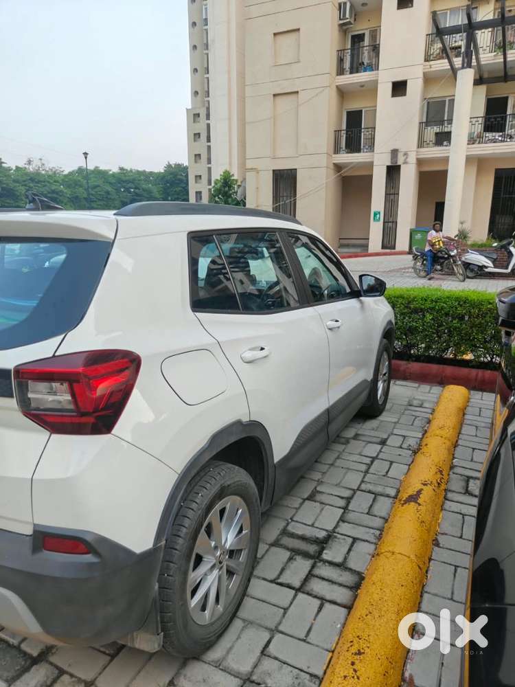 Skoda Kylaq Signature At Petrol