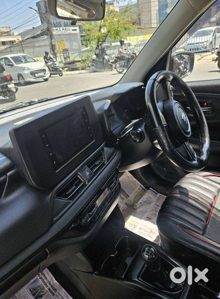 Maruti Suzuki Swift 1.2 Vxi (o), 2024, Petrol