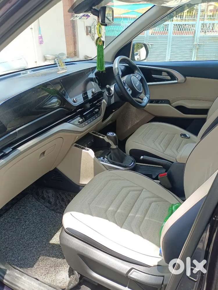 Kia Carens 2024 Petrol 14000 Km Driven