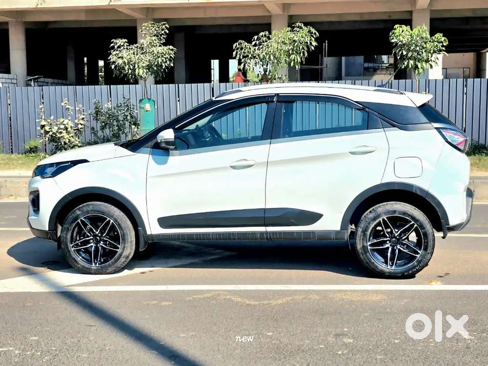 Tata Nexon Diesel Sunroof Automatic