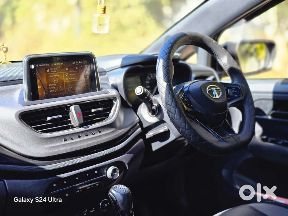 Tata Altroz 1.2 Xza Plus Dark Edition Dct, 2023, Petrol