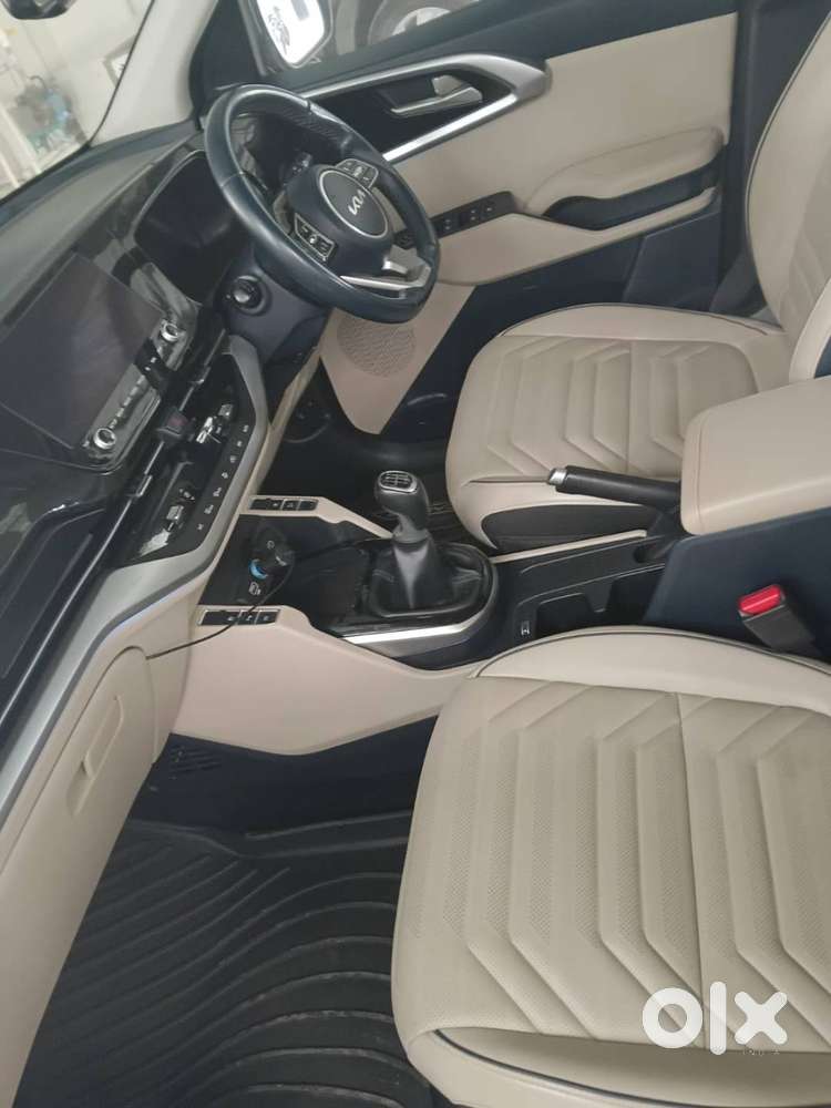 Kia Carens Premium -2023